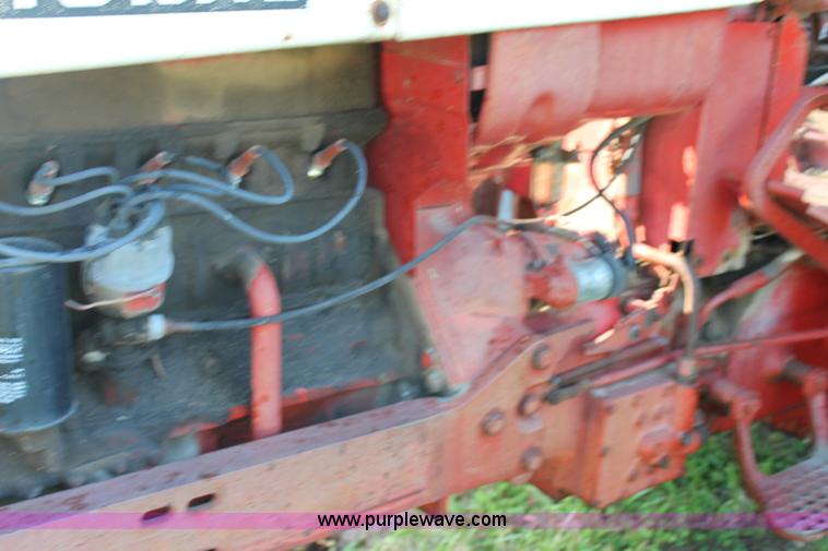 image for item AJ9257 1972 International Farmall 666 tractor