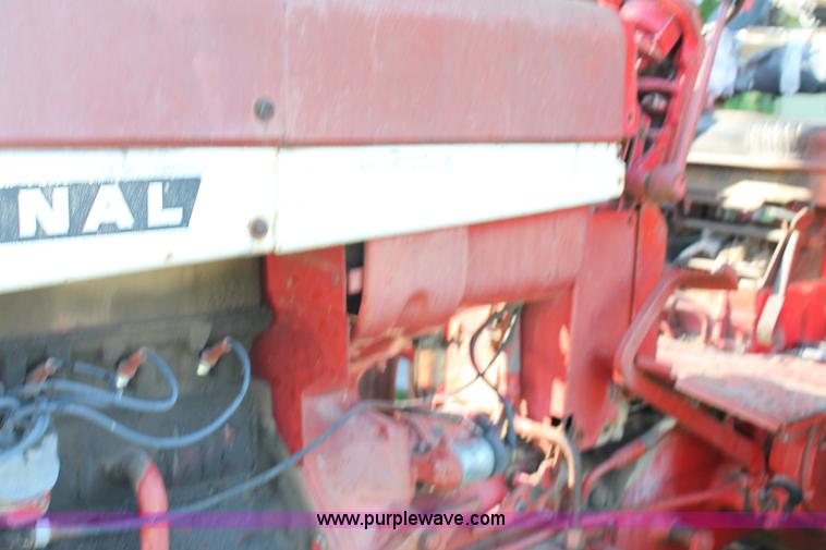 image for item AJ9257 1972 International Farmall 666 tractor