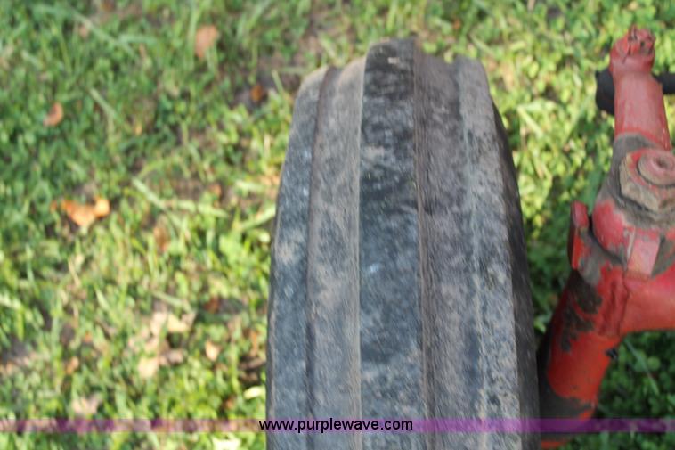 image for item AJ9257 1972 International Farmall 666 tractor