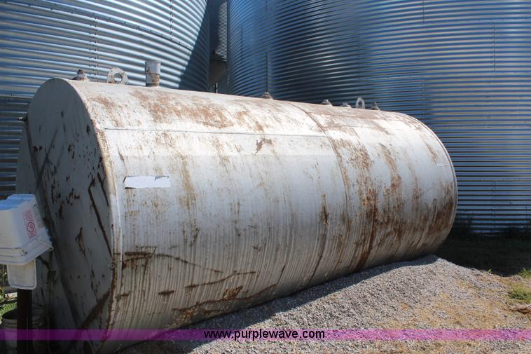 image for item AV9474 4,000 gallon fuel tank