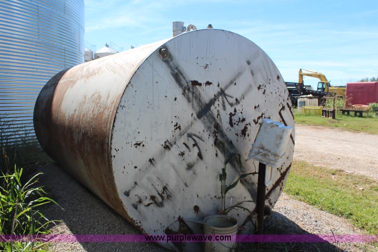 image for item AV9474 4,000 gallon fuel tank