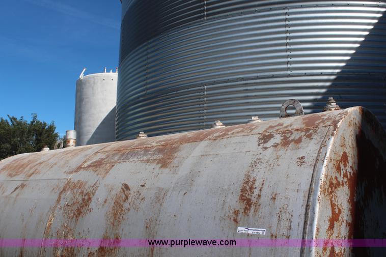 image for item AV9474 4,000 gallon fuel tank