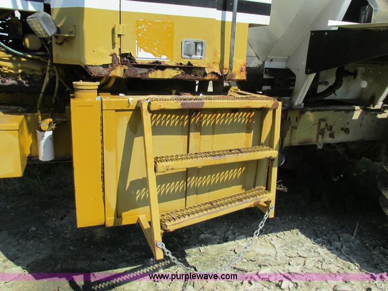 image for item AW9886 1990 Ag-Chem TerraGator 1603T self-propelled applicator