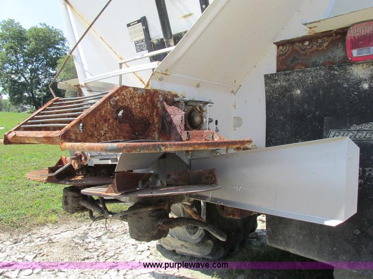 image for item AW9886 1990 Ag-Chem TerraGator 1603T self-propelled applicator