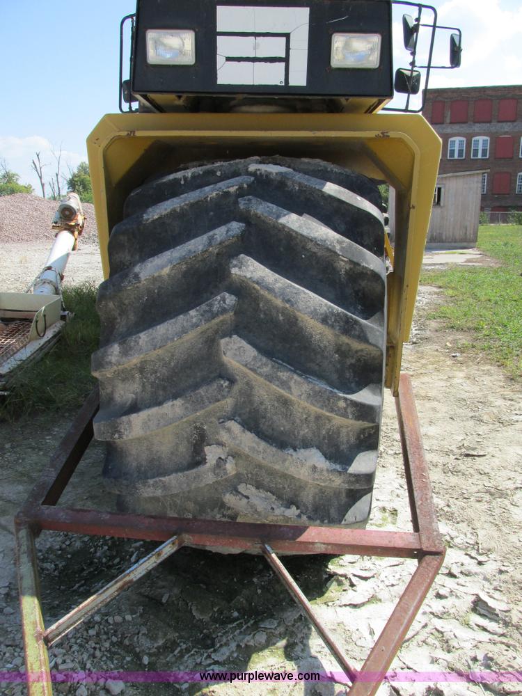 image for item AW9886 1990 Ag-Chem TerraGator 1603T self-propelled applicator