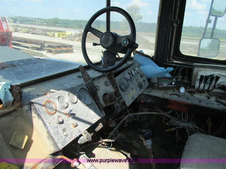 image for item AW9886 1990 Ag-Chem TerraGator 1603T self-propelled applicator