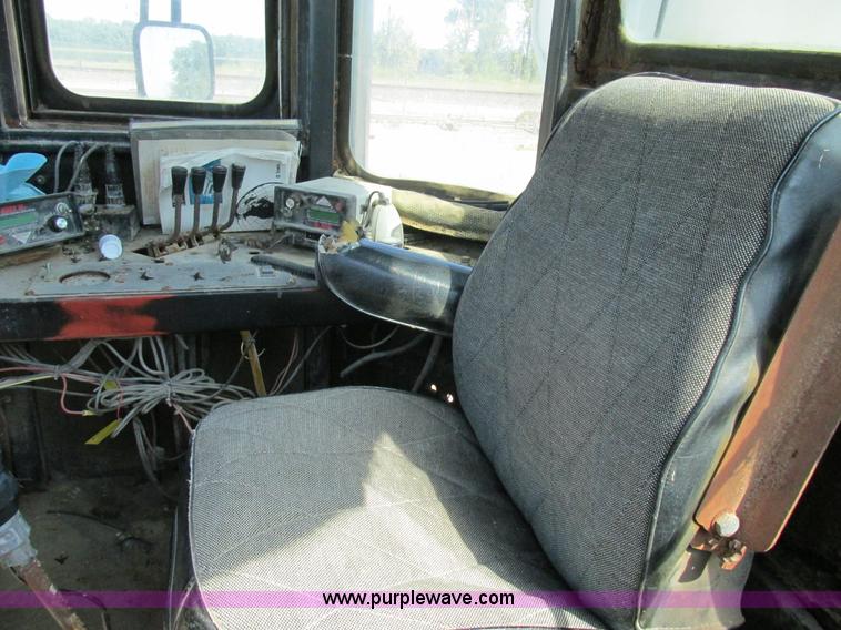 image for item AW9886 1990 Ag-Chem TerraGator 1603T self-propelled applicator