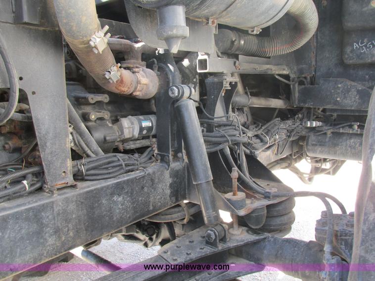 image for item AW9887 2004 GVM Prowler 1149T self-propelled sprayer/dry spreader