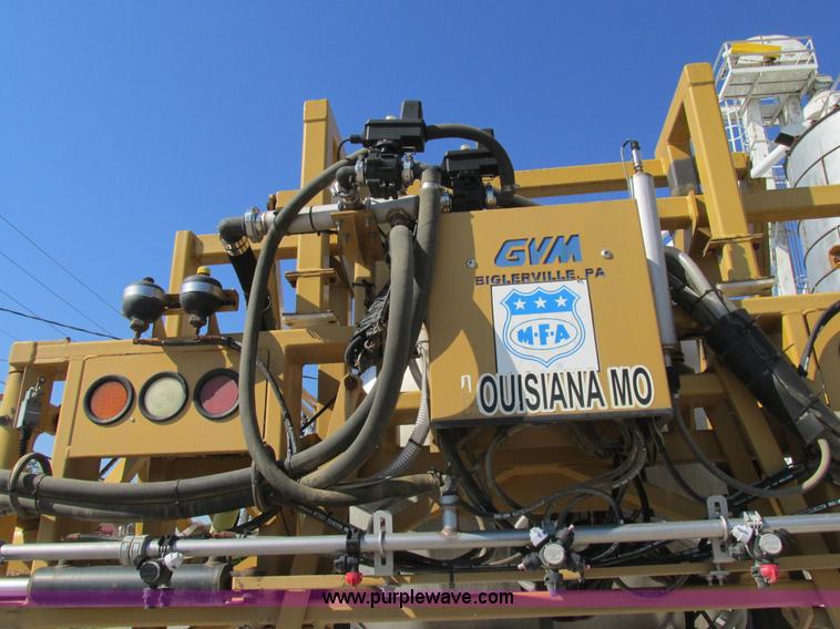 image for item AW9887 2004 GVM Prowler 1149T self-propelled sprayer/dry spreader