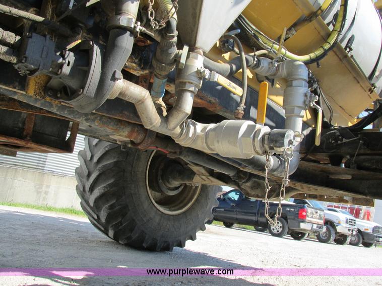 image for item AW9887 2004 GVM Prowler 1149T self-propelled sprayer/dry spreader