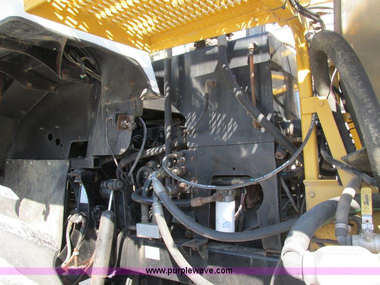 image for item AW9887 2004 GVM Prowler 1149T self-propelled sprayer/dry spreader