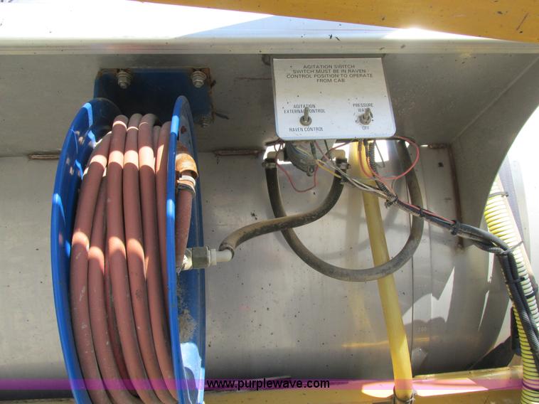 image for item AW9887 2004 GVM Prowler 1149T self-propelled sprayer/dry spreader