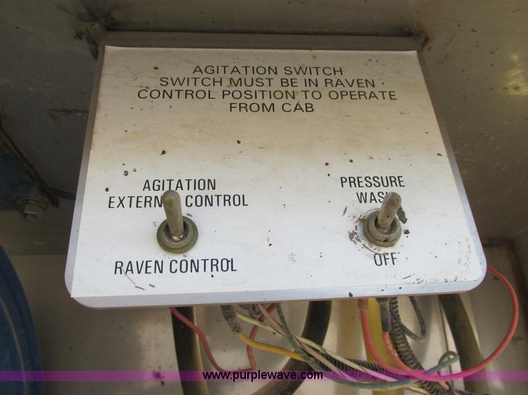 image for item AW9887 2004 GVM Prowler 1149T self-propelled sprayer/dry spreader