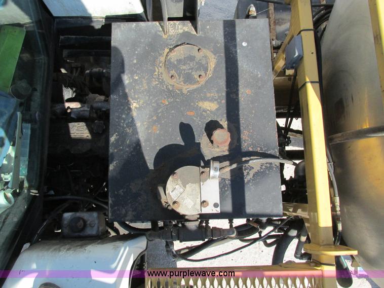 image for item AW9887 2004 GVM Prowler 1149T self-propelled sprayer/dry spreader