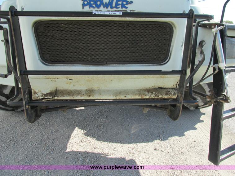 image for item AW9887 2004 GVM Prowler 1149T self-propelled sprayer/dry spreader