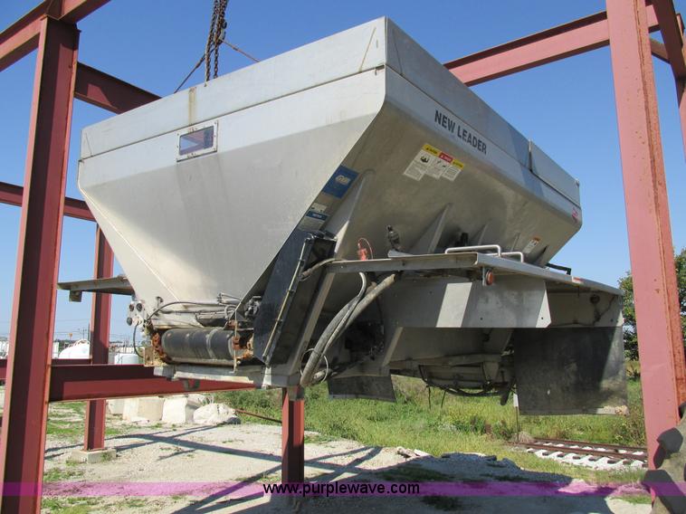 image for item AW9887 2004 GVM Prowler 1149T self-propelled sprayer/dry spreader