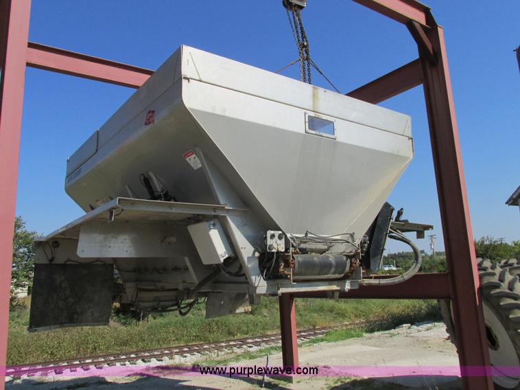 image for item AW9887 2004 GVM Prowler 1149T self-propelled sprayer/dry spreader