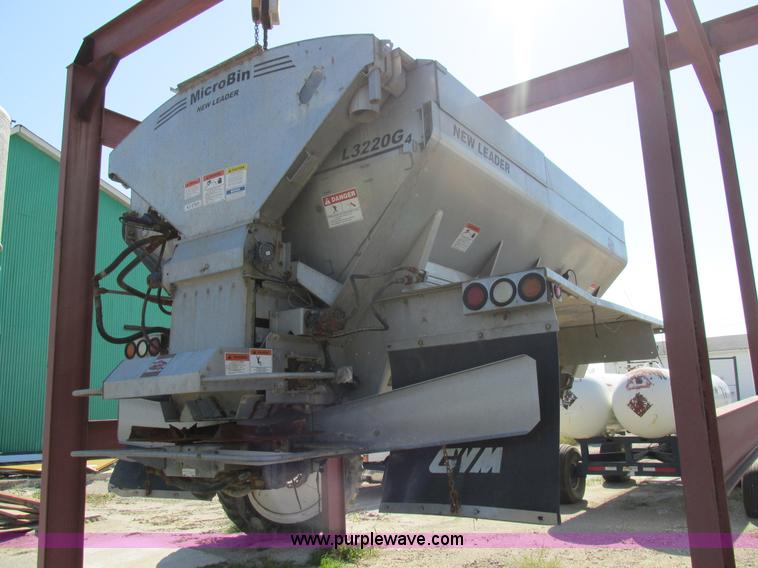 image for item AW9887 2004 GVM Prowler 1149T self-propelled sprayer/dry spreader