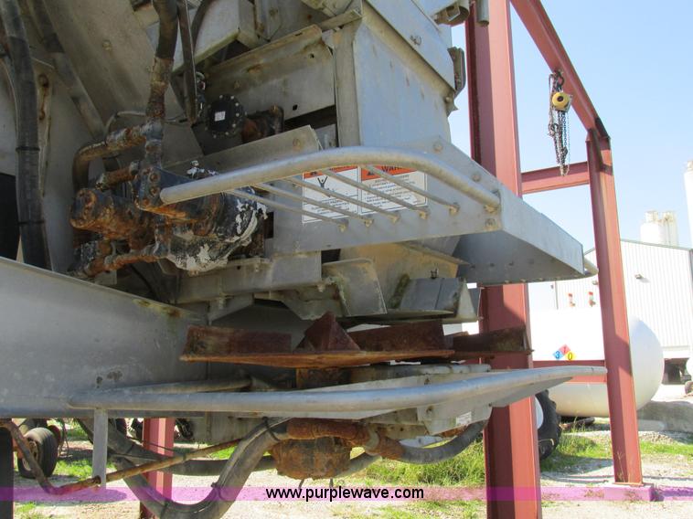 image for item AW9887 2004 GVM Prowler 1149T self-propelled sprayer/dry spreader