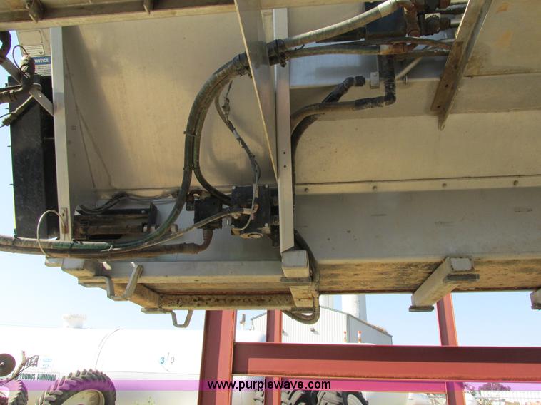 image for item AW9887 2004 GVM Prowler 1149T self-propelled sprayer/dry spreader