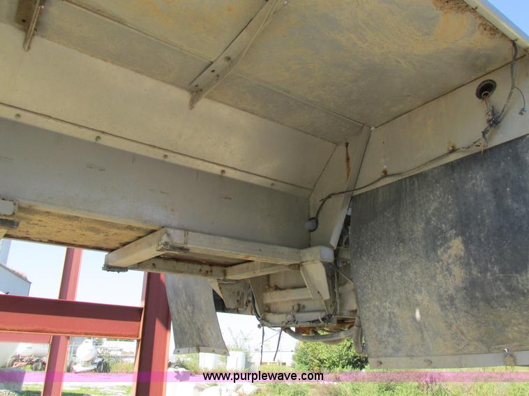 image for item AW9887 2004 GVM Prowler 1149T self-propelled sprayer/dry spreader