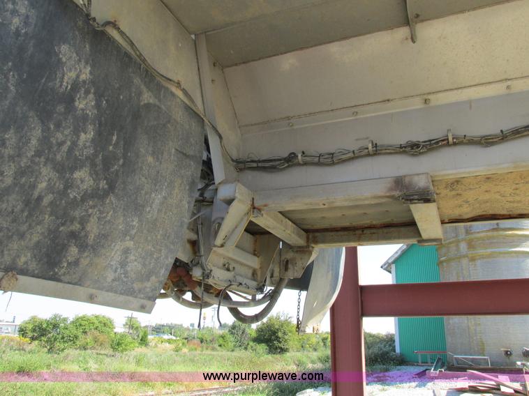 image for item AW9887 2004 GVM Prowler 1149T self-propelled sprayer/dry spreader