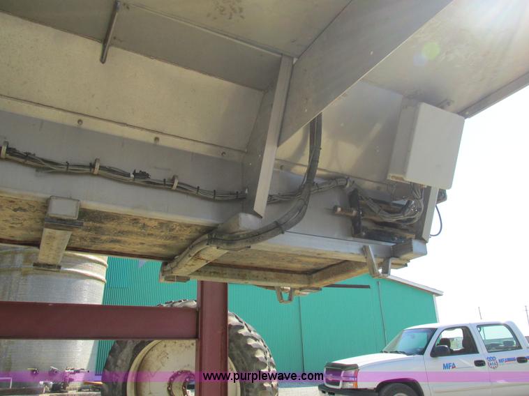 image for item AW9887 2004 GVM Prowler 1149T self-propelled sprayer/dry spreader