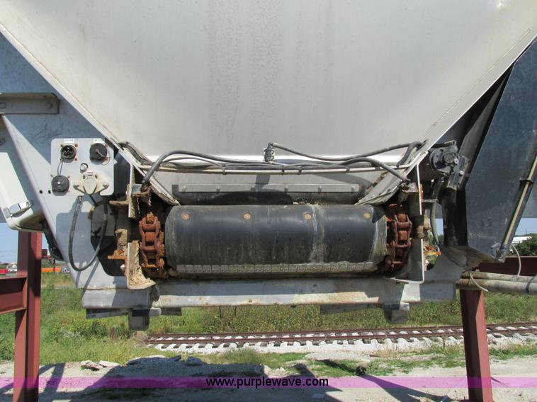 image for item AW9887 2004 GVM Prowler 1149T self-propelled sprayer/dry spreader