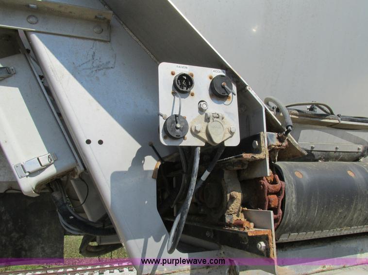 image for item AW9887 2004 GVM Prowler 1149T self-propelled sprayer/dry spreader