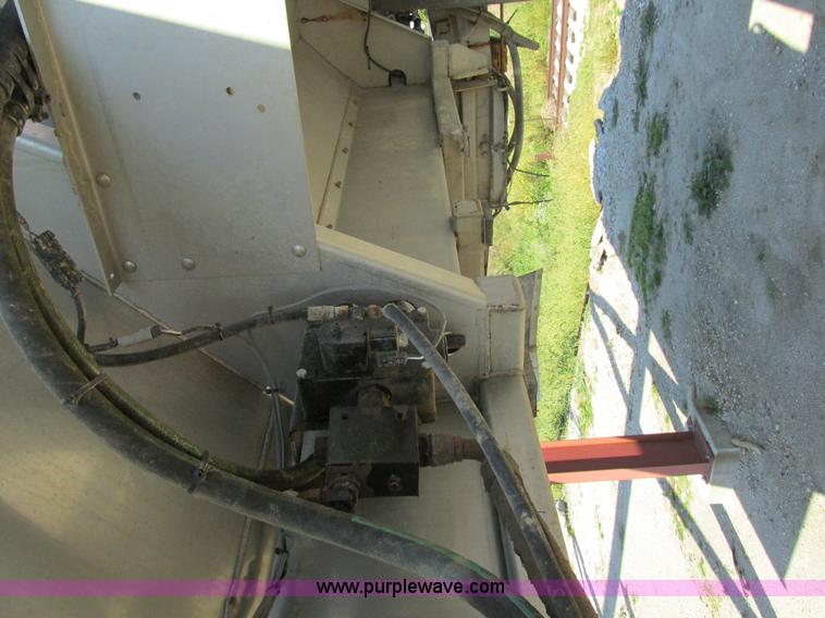 image for item AW9887 2004 GVM Prowler 1149T self-propelled sprayer/dry spreader