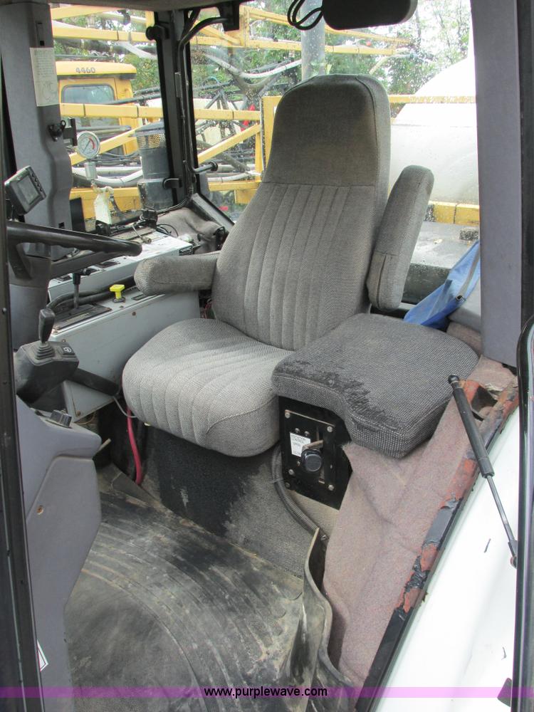 image for item AW9887 2004 GVM Prowler 1149T self-propelled sprayer/dry spreader