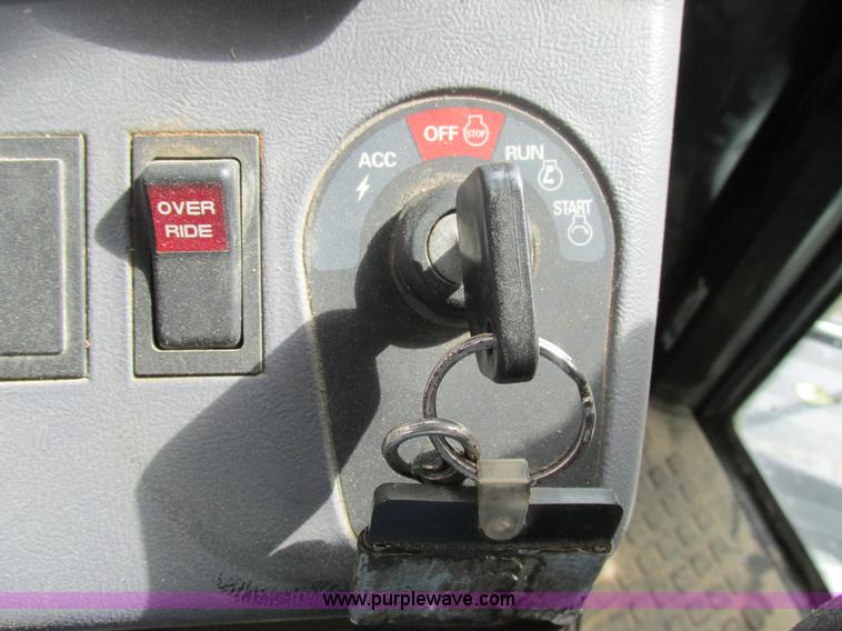 image for item AW9887 2004 GVM Prowler 1149T self-propelled sprayer/dry spreader