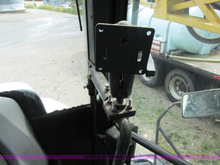 image for item AW9887 2004 GVM Prowler 1149T self-propelled sprayer/dry spreader