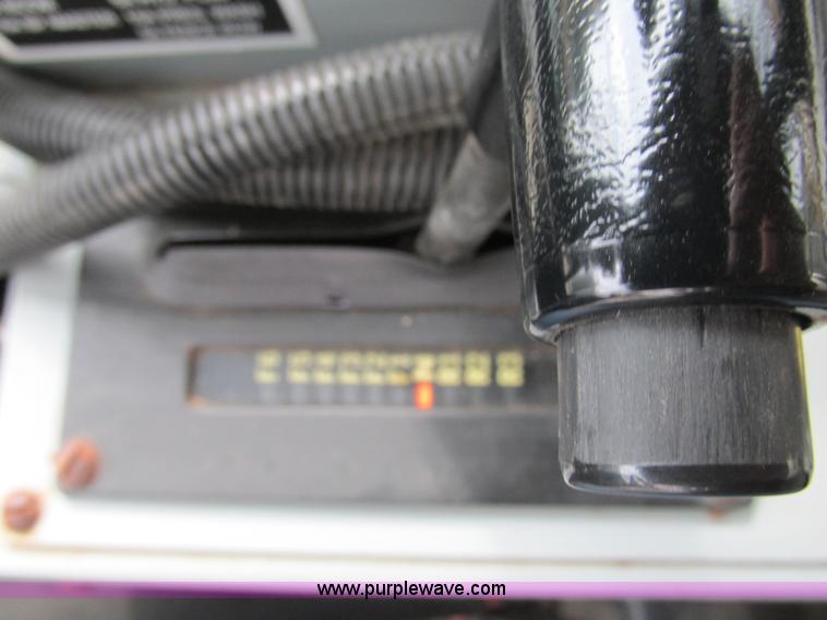 image for item AW9887 2004 GVM Prowler 1149T self-propelled sprayer/dry spreader