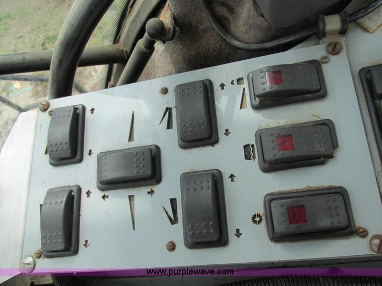 image for item AW9887 2004 GVM Prowler 1149T self-propelled sprayer/dry spreader