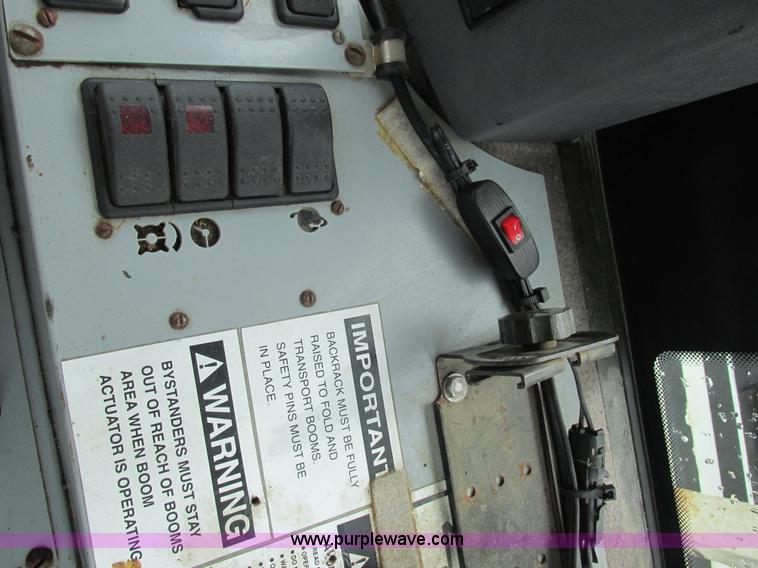 image for item AW9887 2004 GVM Prowler 1149T self-propelled sprayer/dry spreader