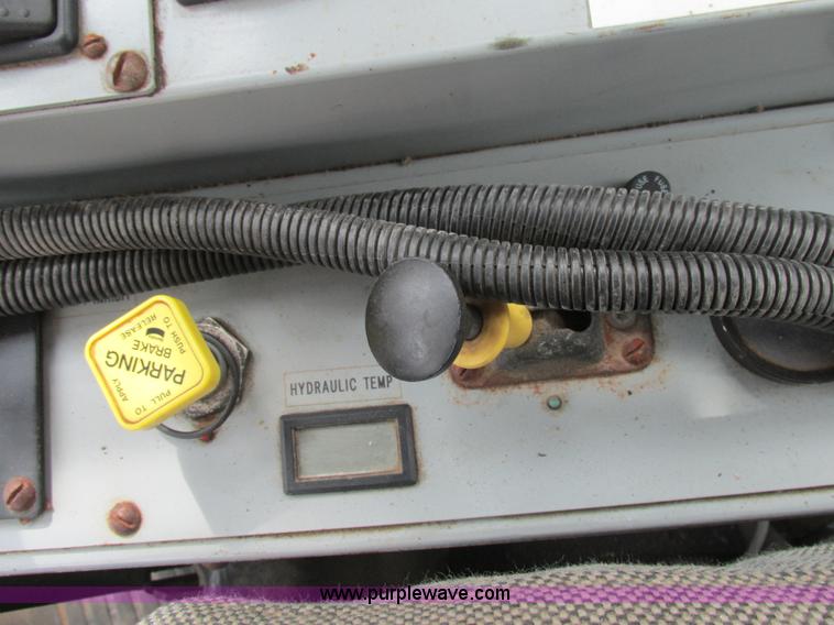 image for item AW9887 2004 GVM Prowler 1149T self-propelled sprayer/dry spreader