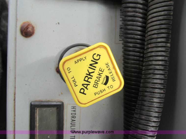 image for item AW9887 2004 GVM Prowler 1149T self-propelled sprayer/dry spreader