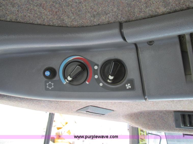 image for item AW9887 2004 GVM Prowler 1149T self-propelled sprayer/dry spreader