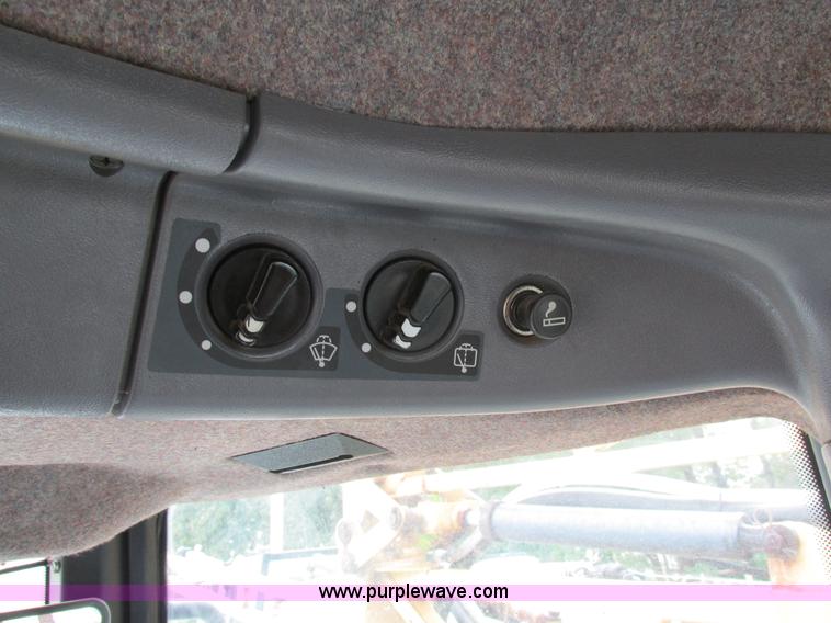 image for item AW9887 2004 GVM Prowler 1149T self-propelled sprayer/dry spreader