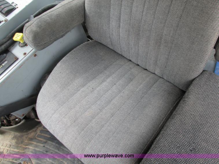 image for item AW9887 2004 GVM Prowler 1149T self-propelled sprayer/dry spreader