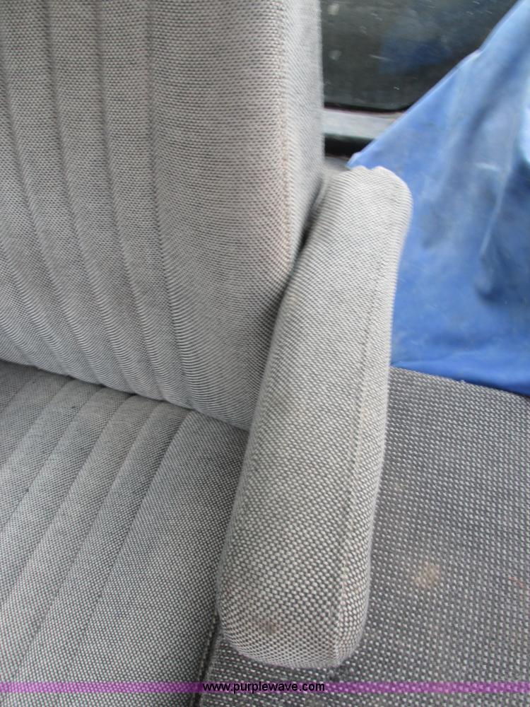 image for item AW9887 2004 GVM Prowler 1149T self-propelled sprayer/dry spreader