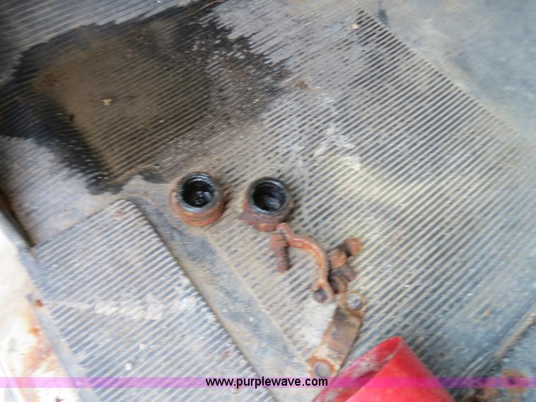 image for item B4937 2001 Loral Easy-Rider 3000 SS truck cab and chassis