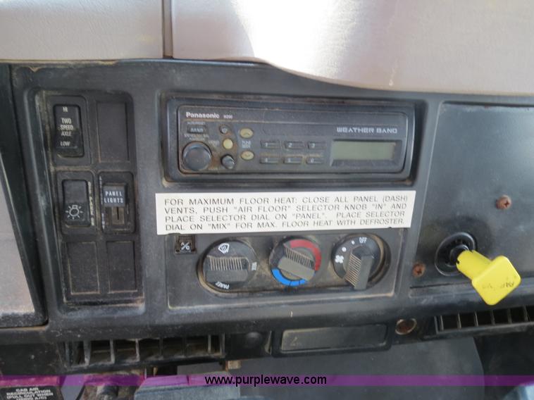 image for item B4937 2001 Loral Easy-Rider 3000 SS truck cab and chassis