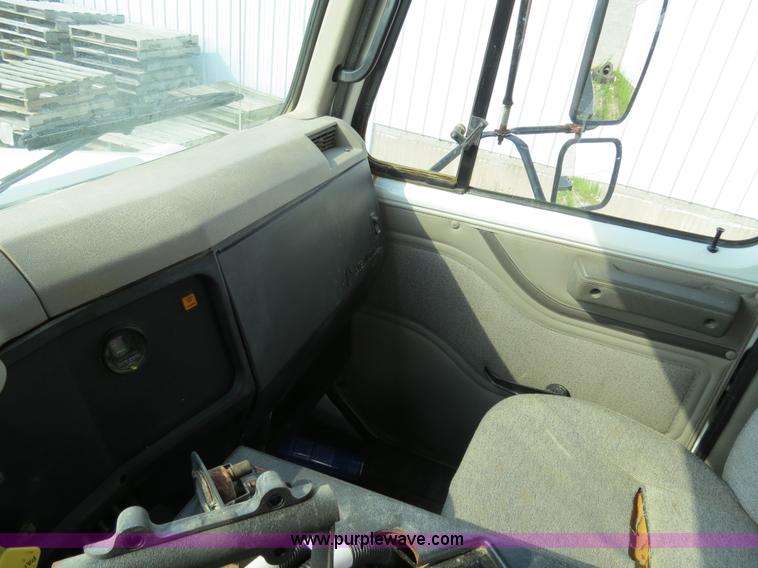 image for item B4937 2001 Loral Easy-Rider 3000 SS truck cab and chassis