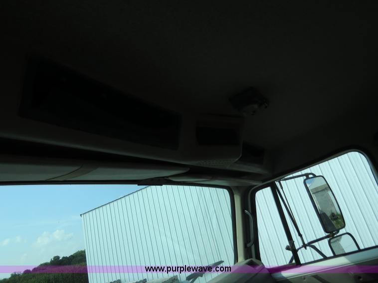 image for item B4937 2001 Loral Easy-Rider 3000 SS truck cab and chassis