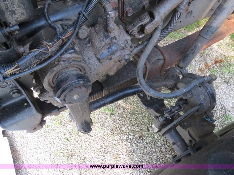 image for item B4937 2001 Loral Easy-Rider 3000 SS truck cab and chassis