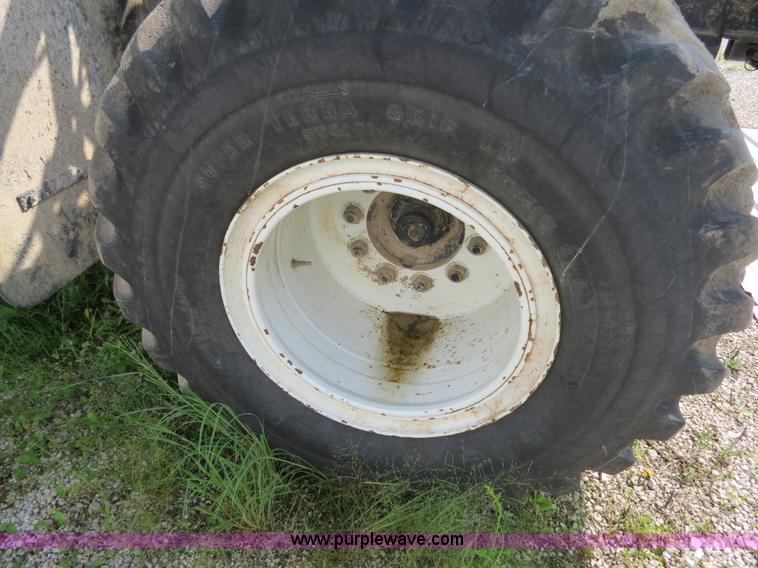 image for item B4937 2001 Loral Easy-Rider 3000 SS truck cab and chassis