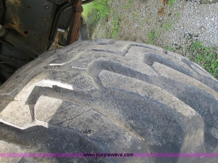 image for item B4937 2001 Loral Easy-Rider 3000 SS truck cab and chassis