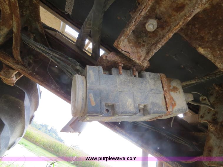 image for item B4937 2001 Loral Easy-Rider 3000 SS truck cab and chassis